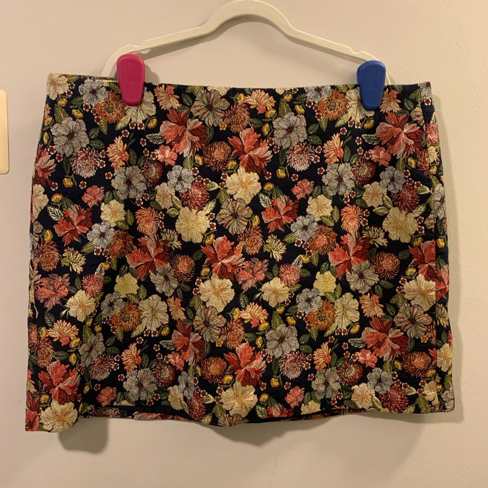 EUC Loft floral mini shirt size 22